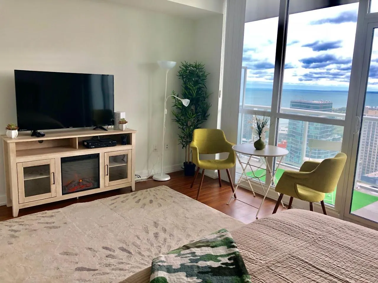 Simply Comfort. Amazing Downtown Apartments Toronto