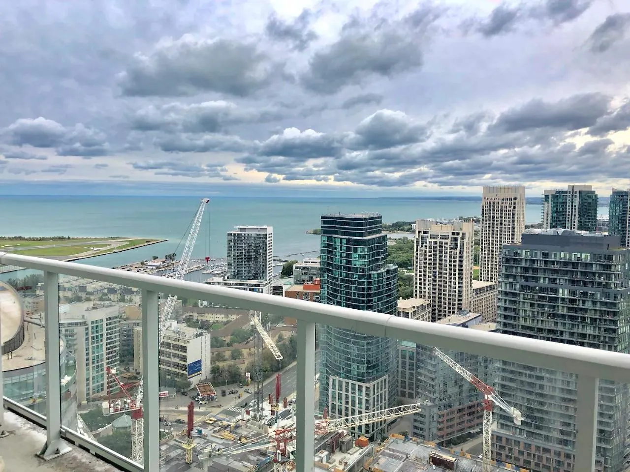Simply Comfort. Amazing Downtown Apartments Toronto