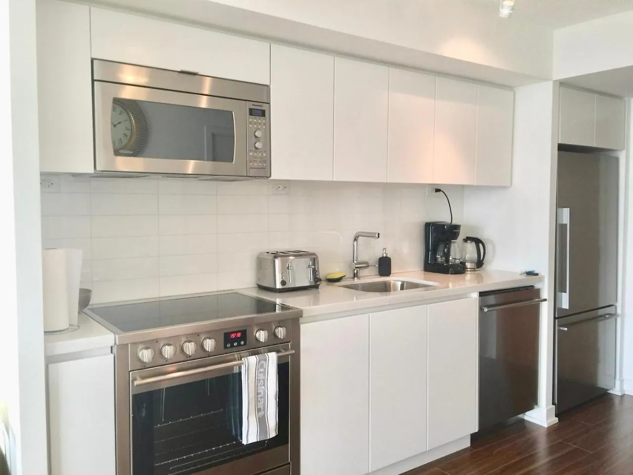 Simply Comfort. Amazing Downtown Apartments Toronto